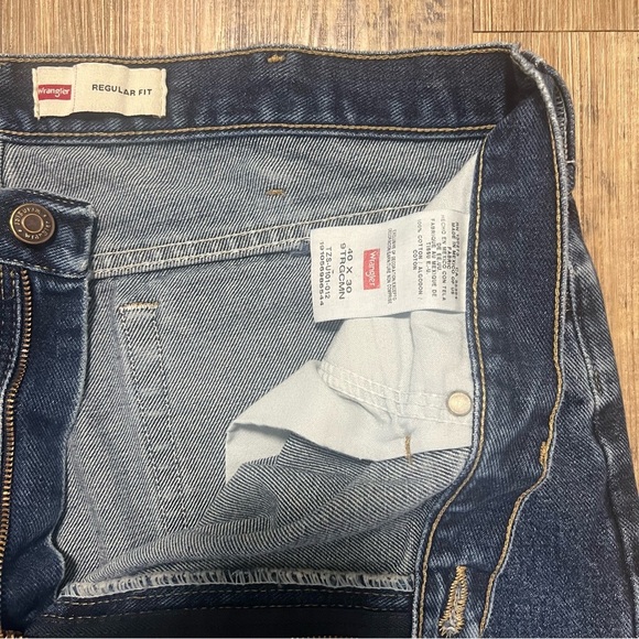 Wrangler Men's Denim Blue Jeans Regular Fit, Straight Leg, Size 40x30 - Picture 3 of 6